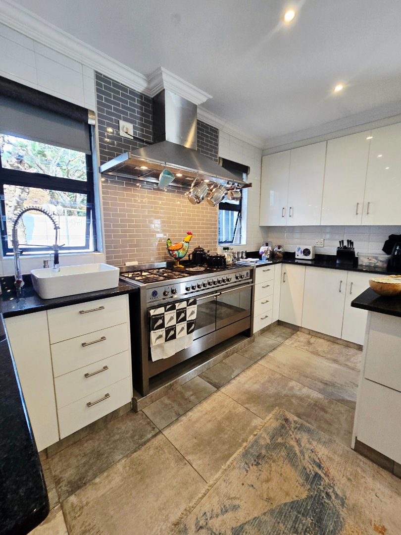 6 Bedroom Property for Sale in Wilkoppies North West